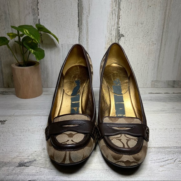Coach Signature Logo Pumps - Picture 2 of 6